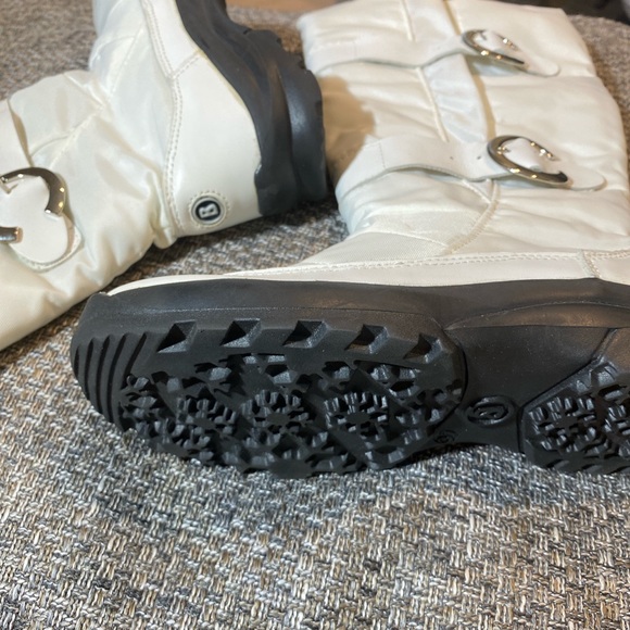 B By Burton boots - Picture 2 of 4